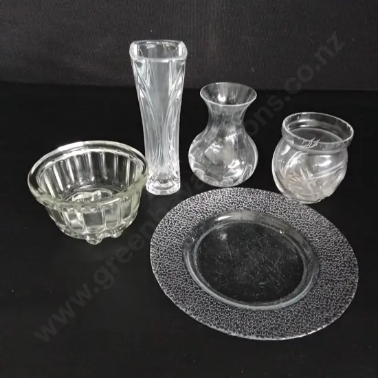 5 DECORATIVE GLASS ITEMS
