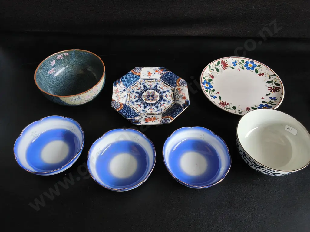 MIX OF VINTAGE JAPANESE AND EAST ASIAN CERAMICS, INCLUDING IMARI PLATE, 7 PIECES Image 1++