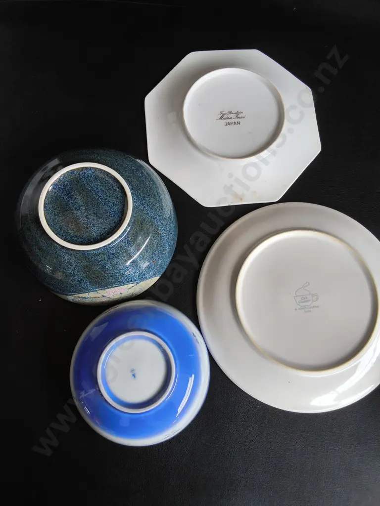 MIX OF VINTAGE JAPANESE AND EAST ASIAN CERAMICS, INCLUDING IMARI PLATE, 7 PIECES Image 1++
