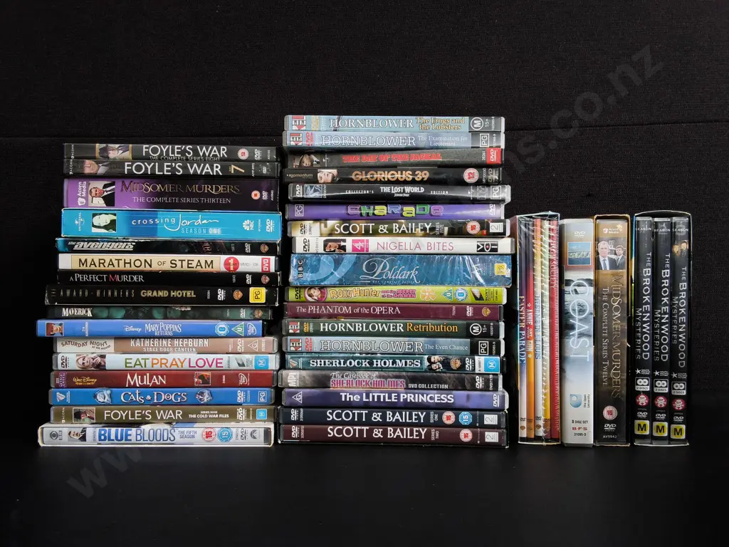 MIX OF DVDS, INCLUDING BOX SETS Image 1++