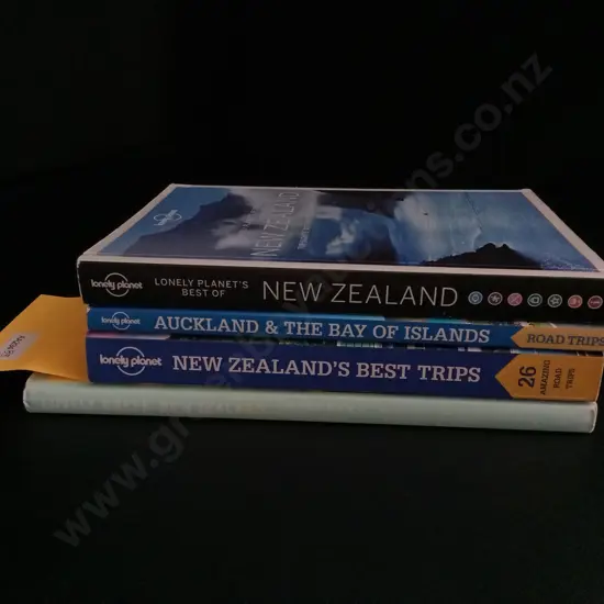 NEW ZEALAND TRAVEL BOOKS