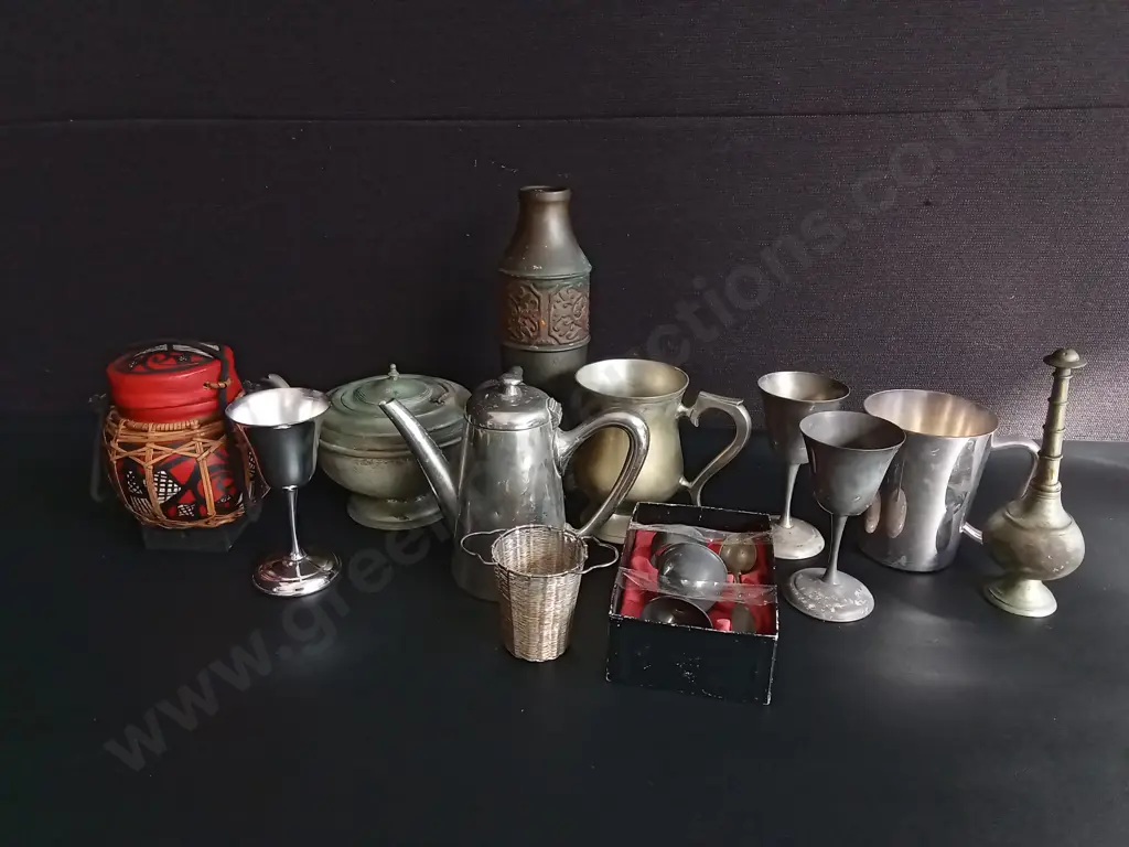 MIX OF VINTAGE METALWARE, GOBLETS, TEAPOTS, 12 PIECES, TALLEST H 25 CM Image 1++