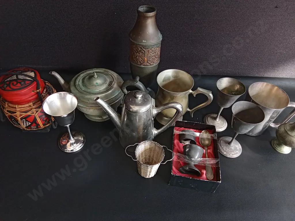 MIX OF VINTAGE METALWARE, GOBLETS, TEAPOTS, 12 PIECES, TALLEST H 25 CM Image 1++
