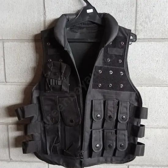 MULTI POCKET SWAT STYLE TACTICAL VEST