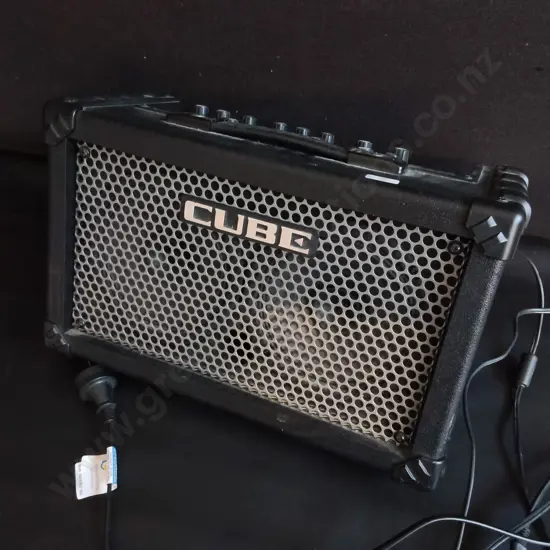 ROLAND CUBE STREET STEREO AMPLIFIER