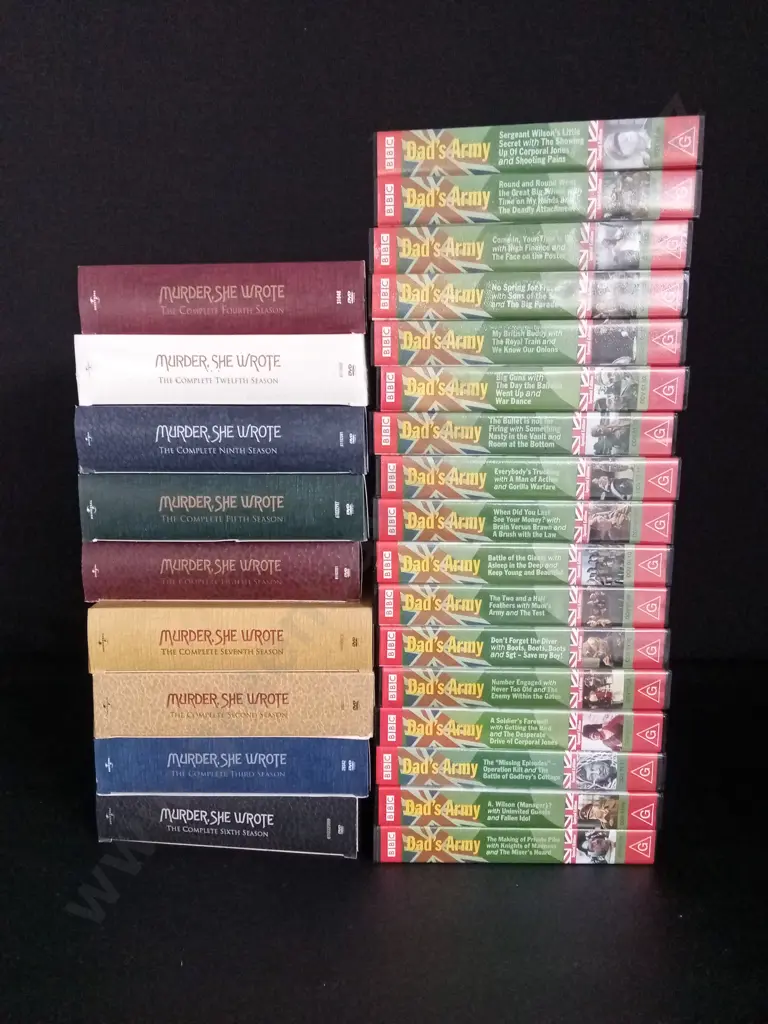 MURDER SHE WROTE DVDS AND DADS ARMY CASSETTES Image 1++