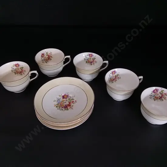 VINTAGE ROYAL VALE BONE CHINA TEA SET, 6 SAUCERS, 5 TEACUP