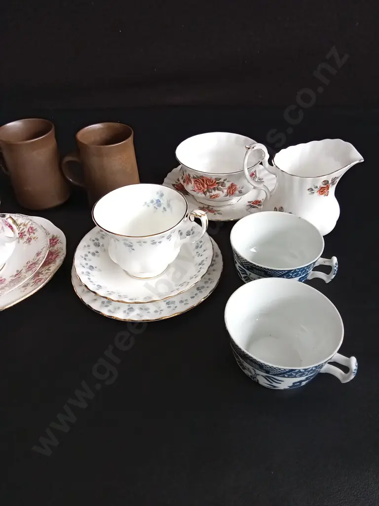 ASSORTED CERAMICS MAINLY TEA SETS Image 1++