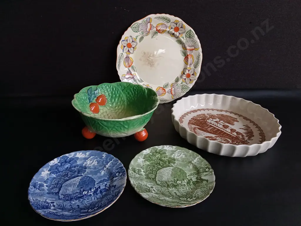 VINTAGE ENGLISH SALAD WARE AND TRANSFERWARE, 5 PIECES, INCLUDING CROWN LYNN, WIDEST DIA 25 CM Image 1++