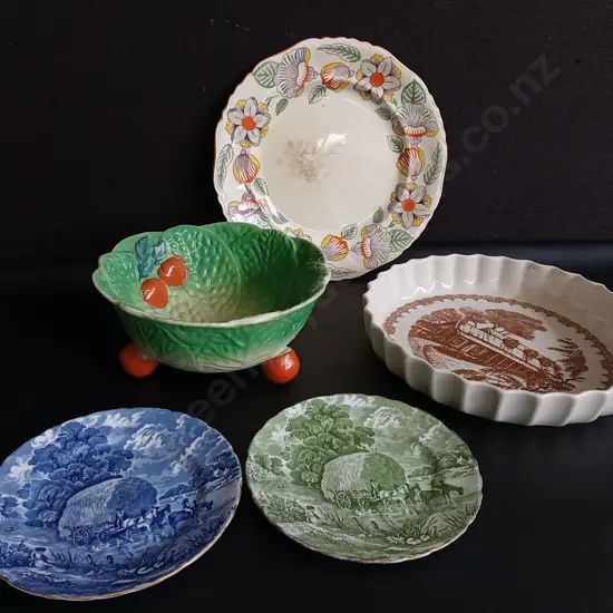 VINTAGE ENGLISH SALAD WARE AND TRANSFERWARE, 5 PIECES, INCLUDING CROWN LYNN, WIDEST DIA 25 CM