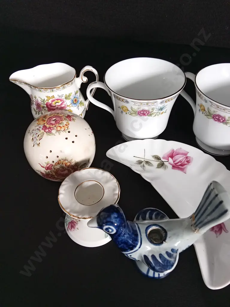11 CERAMIC AND CHINA ITEMS TALLEST H12CM Image 1++
