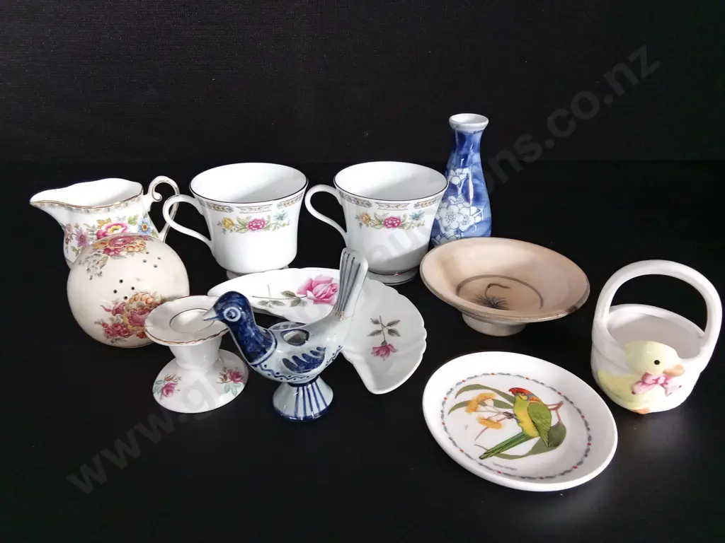 11 CERAMIC AND CHINA ITEMS TALLEST H12CM Image 1++