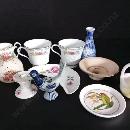 11 CERAMIC AND CHINA ITEMS TALLEST H12CM