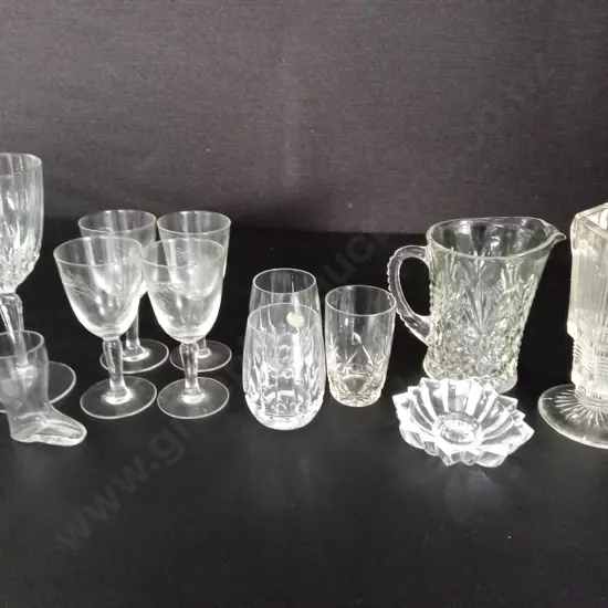 12 GLASS ITEMS TALLEST H17CM
