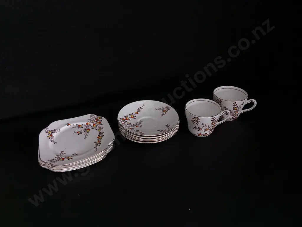 SET OF COLDOUGH CHINA TEA PLATES AND 2 TEACUPS Image 1++