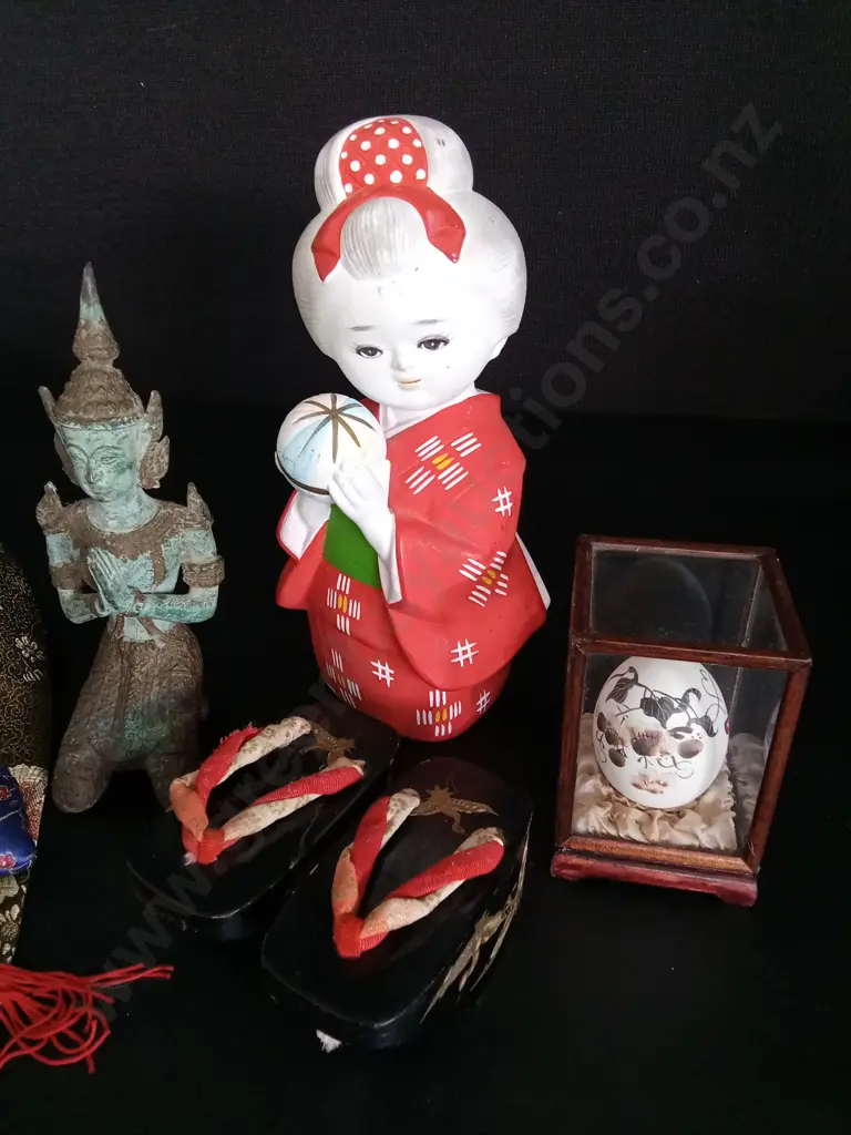 MIX OF ASIAN HOME DECOR TALLEST H19CM Image 1++
