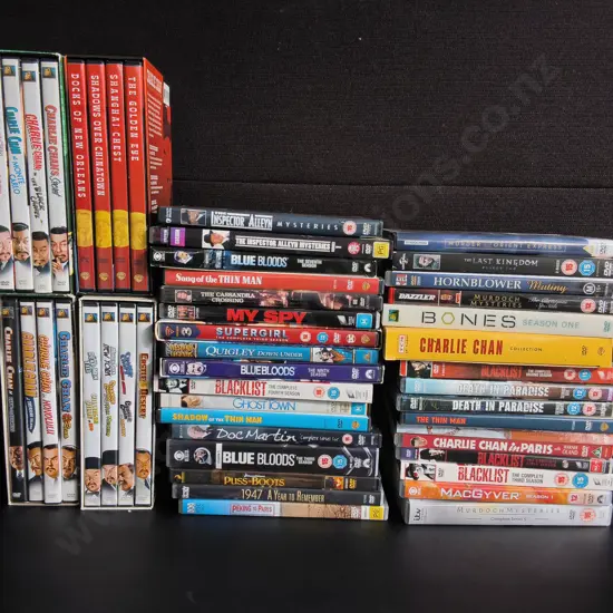MIX OF DVDS, INCLUDING BOX SETS