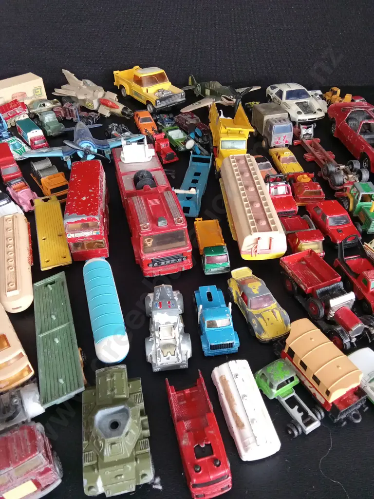 COLLECTION OF VINTAGE TOYS CARS Image 1++