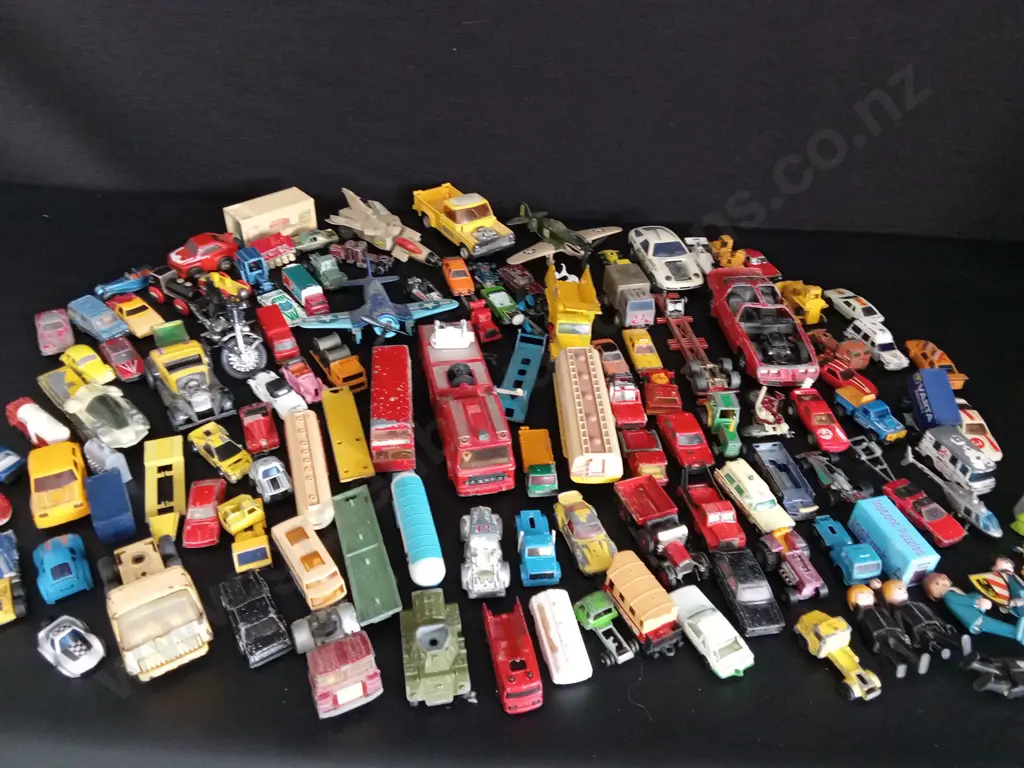 COLLECTION OF VINTAGE TOYS CARS Image 1++
