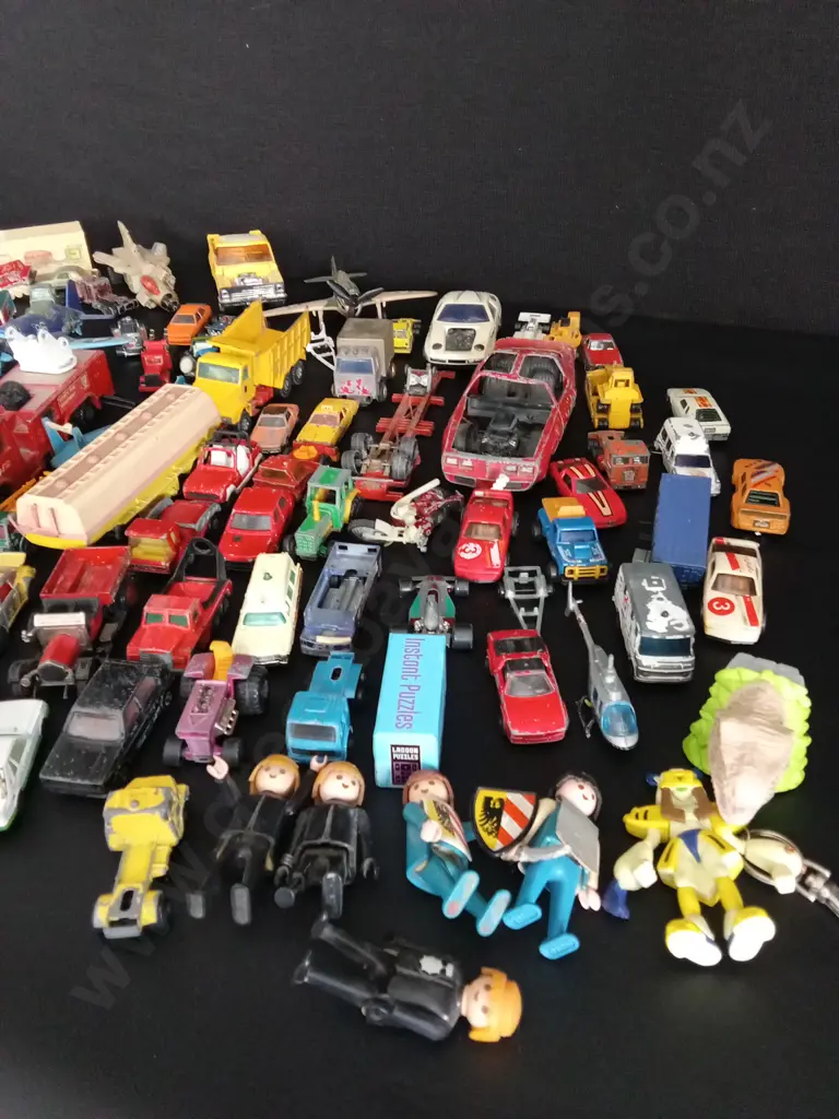 COLLECTION OF VINTAGE TOYS CARS Image 1++