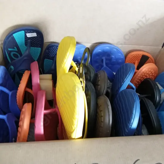 12 PAIRS OF JANDALS SIZE 6-11