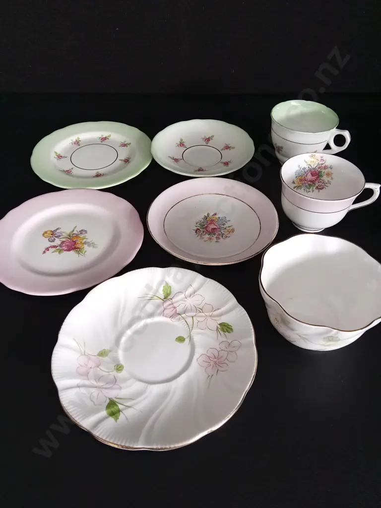 6 CUP AND SAUCER SETS INCLUDING SALISBURY, BELL CHINA, VALE AND ROYAL STRATFORD Image 1++