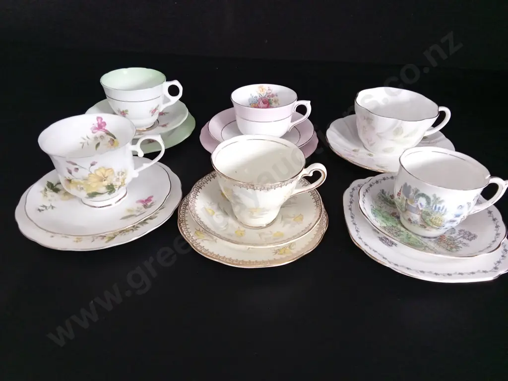 6 CUP AND SAUCER SETS INCLUDING SALISBURY, BELL CHINA, VALE AND ROYAL STRATFORD Image 1++