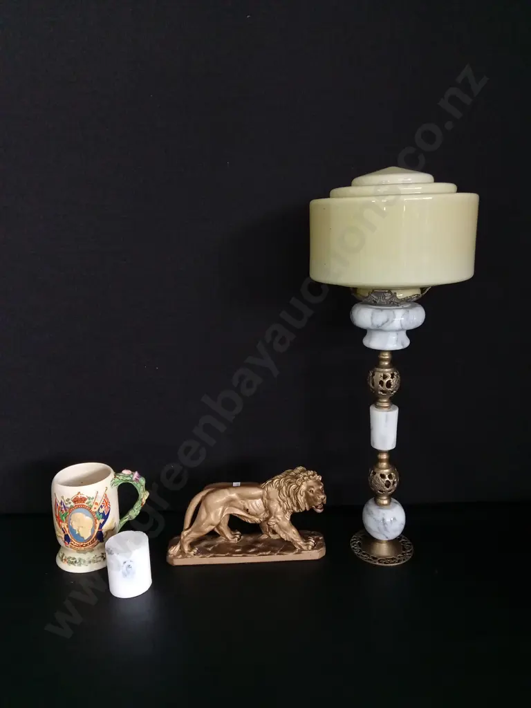 COLLECTION OF VINTAGE DECORATIVE ITEMS, INCLUDING 1937 KING GEORGE VI MUSICAL MUG Image 1++