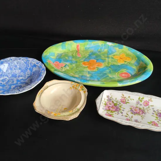 MIX OF VINTAGE SERVING DISHES, 5 PIECES, WIDEST W 49 CM
