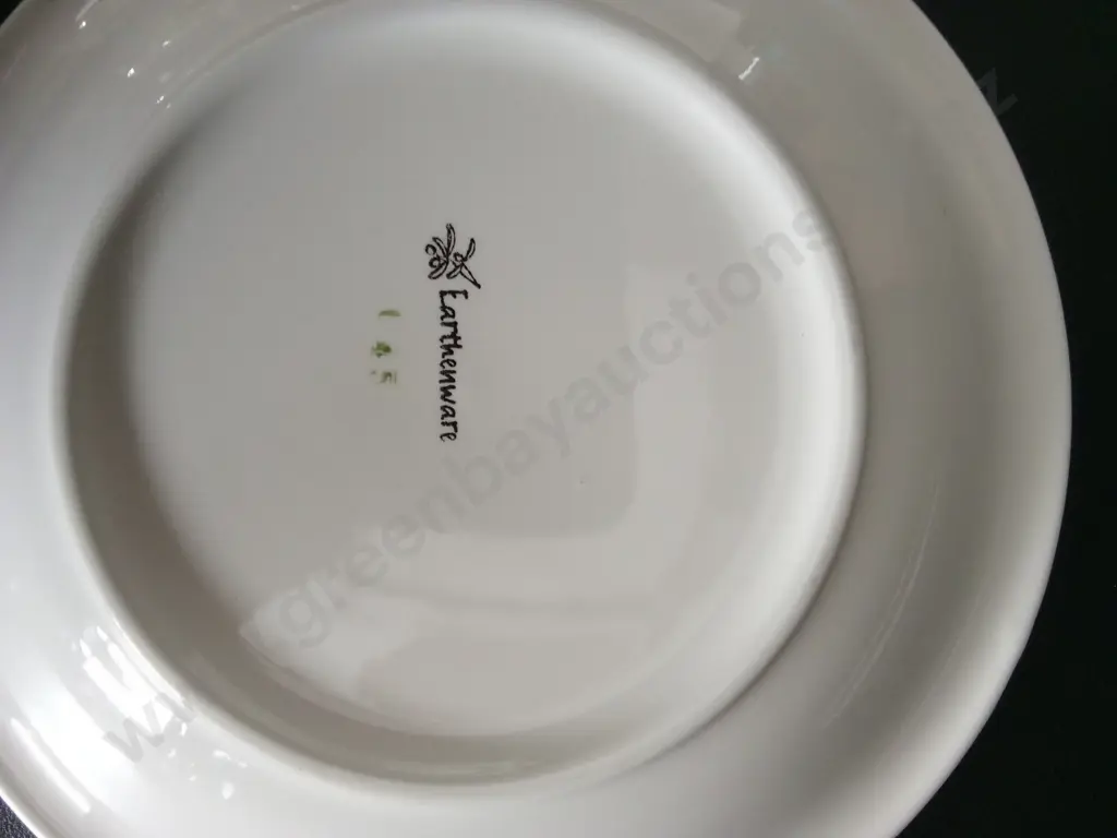 VINTAGE EARTHENWARE PLATE AND BOWL COLLECTION Image 1++