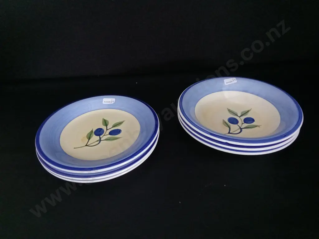 VINTAGE EARTHENWARE PLATE AND BOWL COLLECTION Image 1++