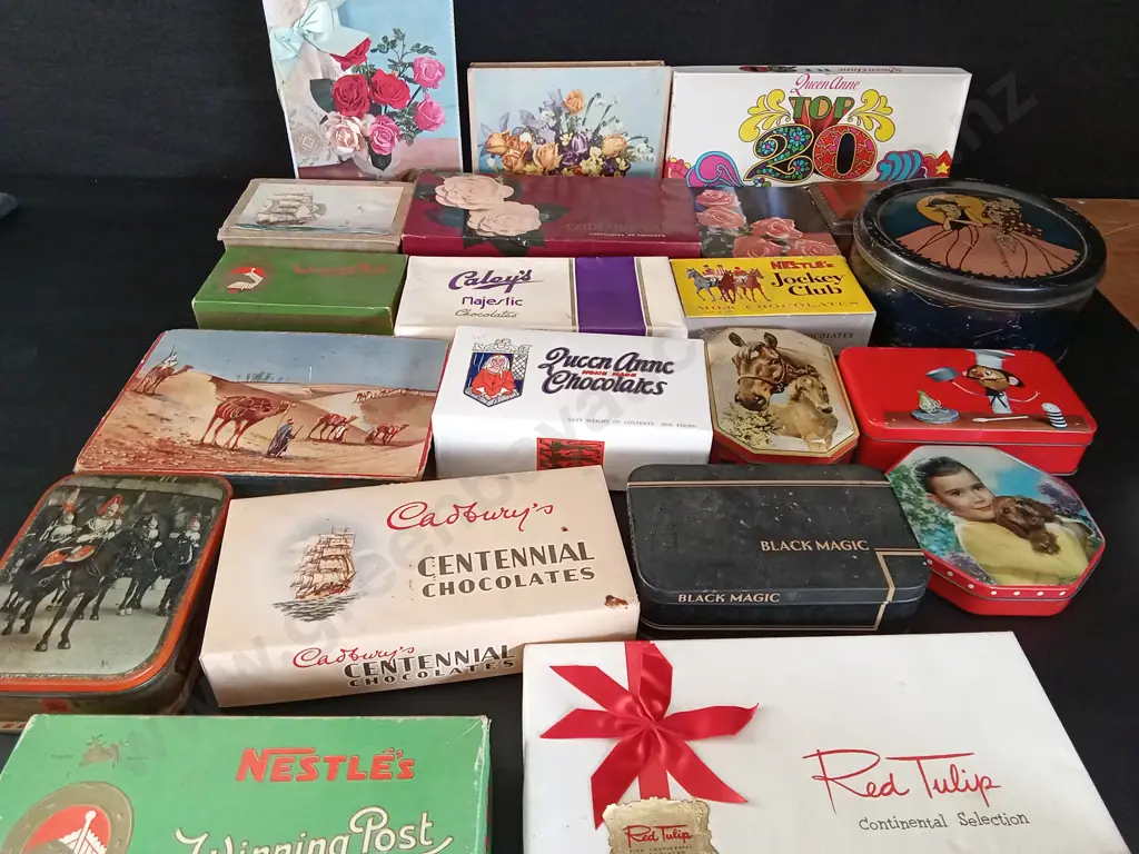 COLLECTION OF VINTAGE BOXES AND TINS Image 1++