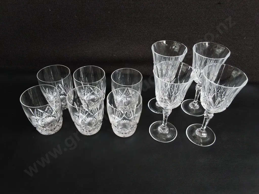 VINTAGE CUT GLASSWARE, SET OF 4 STEMMED WINE GOBLETS, SET OF 6 TUMBLERS, TALLEST H 16.5 CM Image 1++