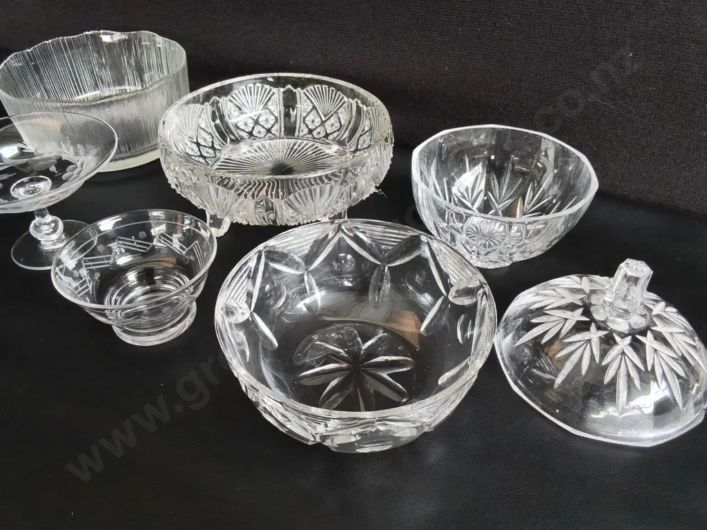 MIX OF CUT GLASS ITEMS, 6 PIECES, WIDEST DIA 21 CM Image 1++