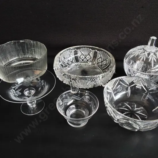 MIX OF CUT GLASS ITEMS, 6 PIECES, WIDEST DIA 21 CM