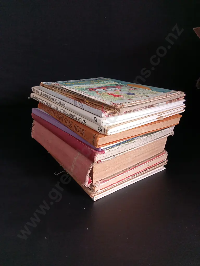 COLLECTION OF VINTAGE CHILDREN'S BOOKS Image 1++