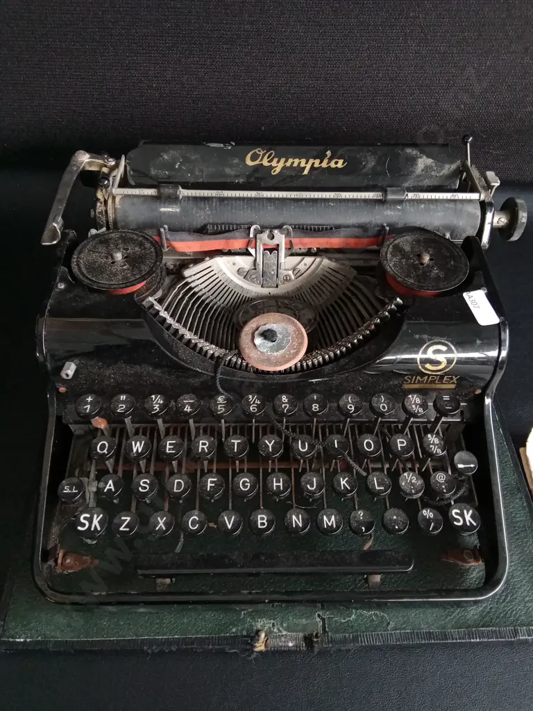 VINTAGE OLYMPIA SIMPLEX TYPEWRITER, GERMAN MADE, W 32 CM Image 1++