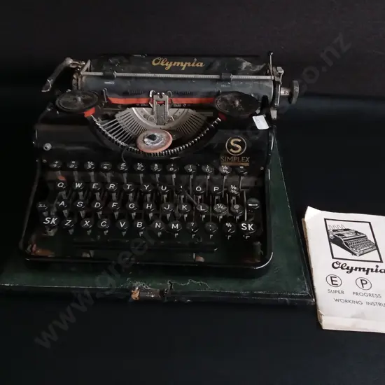 VINTAGE OLYMPIA SIMPLEX TYPEWRITER, GERMAN MADE, W 32 CM