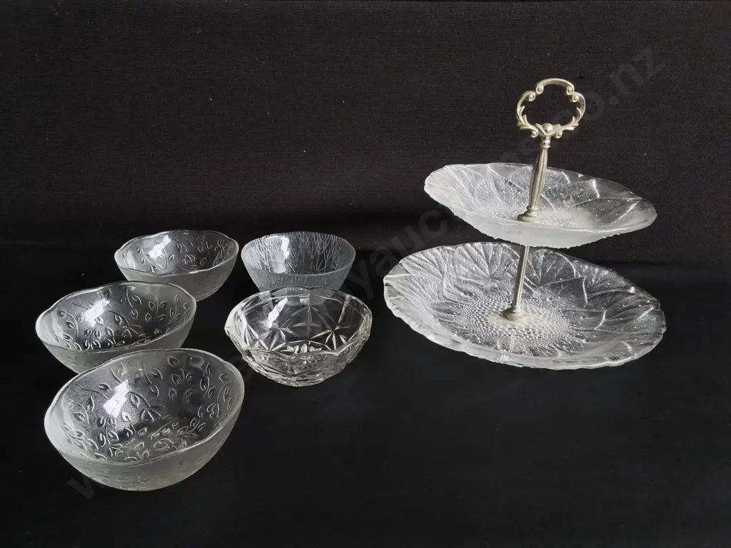 VINTAGE GLASS BOWLS AND 2 TIER SERVING STAND, TALLEST H 25 CM Image 1++