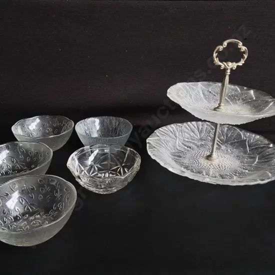 VINTAGE GLASS BOWLS AND 2 TIER SERVING STAND, TALLEST H 25 CM
