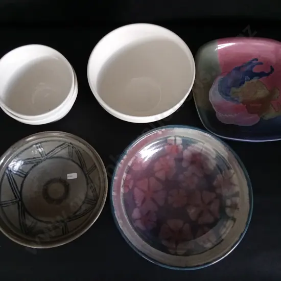 COLLECTION OF CERAMIC BOWLS AND PLATES, 6 PIECES