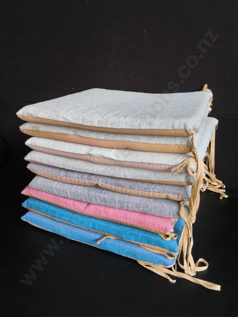 9 OUTDOOR SEAT CUSHIONS, 47 CM X 47 CM Image 1++