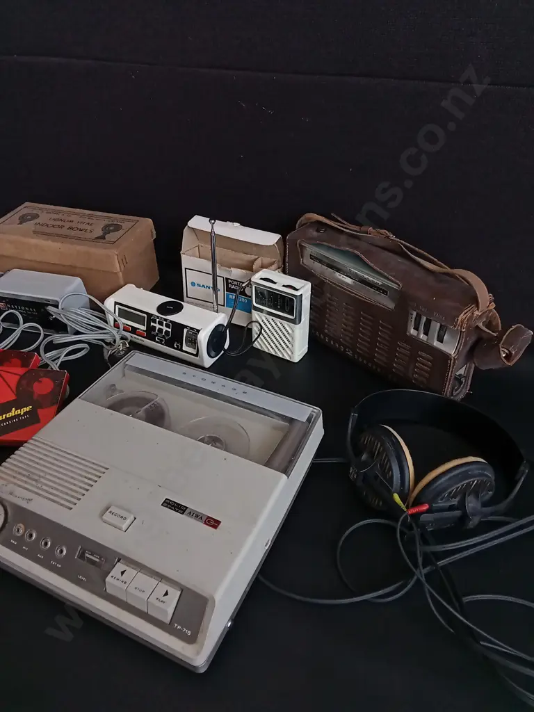 MIX OF VINTAGE ELECTRONICS (UNTESTED) Image 1++