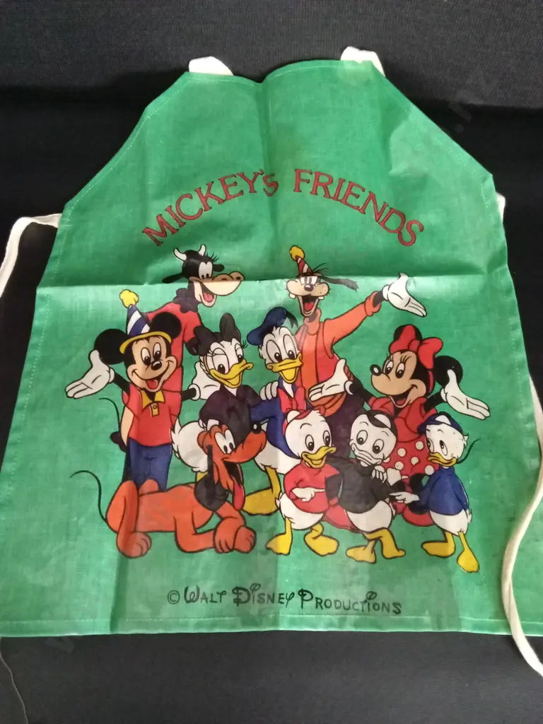 2 VINTAGE MICKEY MOUSE TOWELS AND A CHILDRENS APRON WITH A VINTAGE LOONEY TUNES CASE L33CM Image 1++
