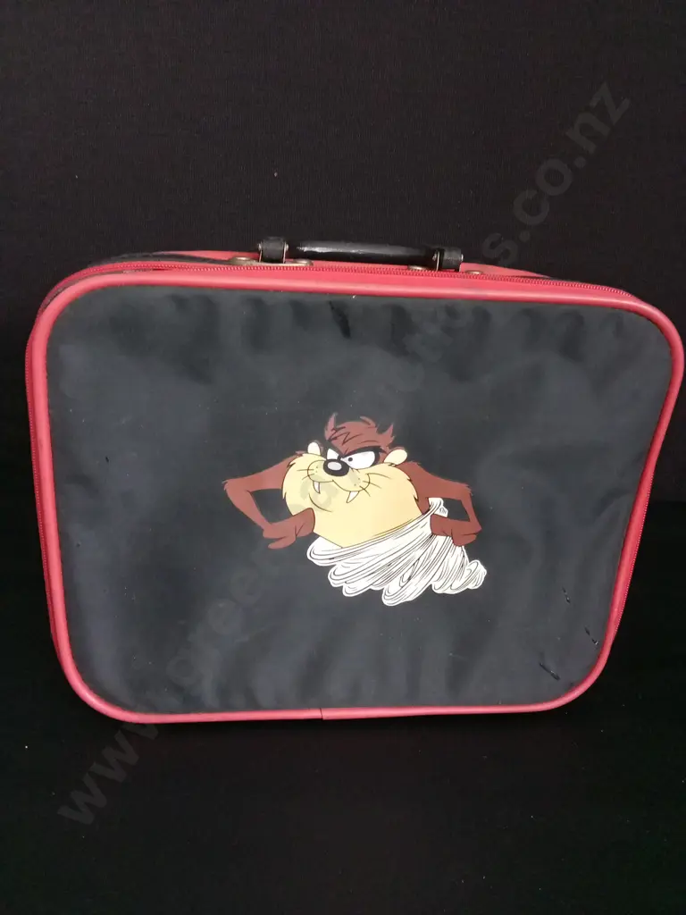 2 VINTAGE MICKEY MOUSE TOWELS AND A CHILDRENS APRON WITH A VINTAGE LOONEY TUNES CASE L33CM Image 1++