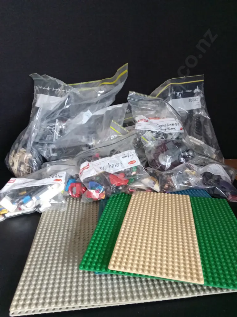 COLLECTION OF BAGGED LEGO Image 1++