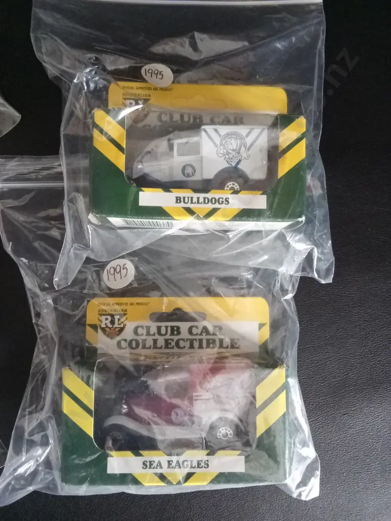 4 VINTAGE COLLECTIBLES INCLUDING CLUBS CAR COLLECTIBLES, AIRFIX AND HOT WHEELS Image 1++