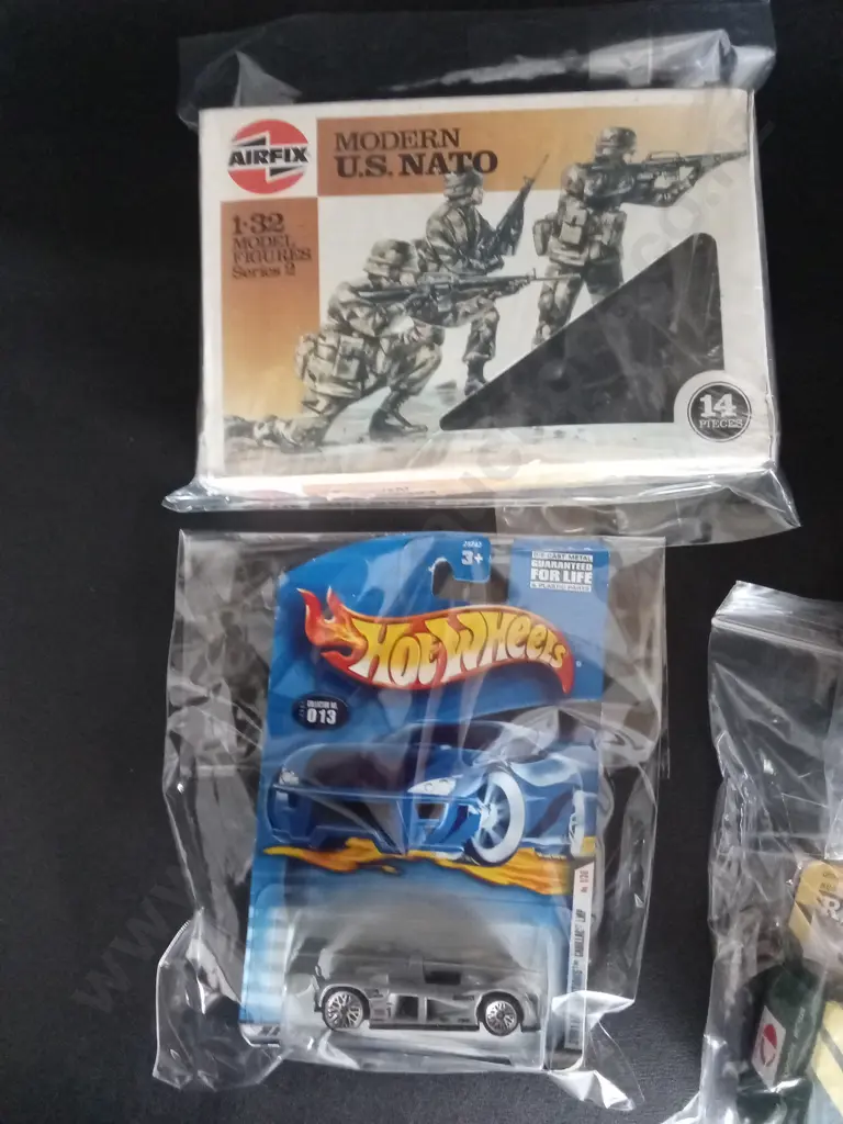 4 VINTAGE COLLECTIBLES INCLUDING CLUBS CAR COLLECTIBLES, AIRFIX AND HOT WHEELS Image 1++
