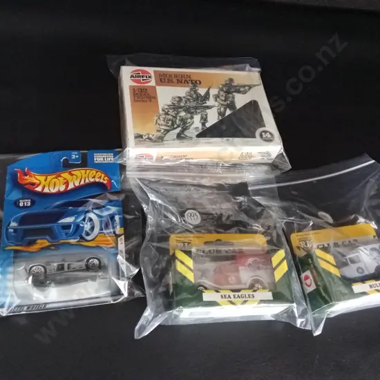 4 VINTAGE COLLECTIBLES INCLUDING CLUBS CAR COLLECTIBLES, AIRFIX AND HOT WHEELS