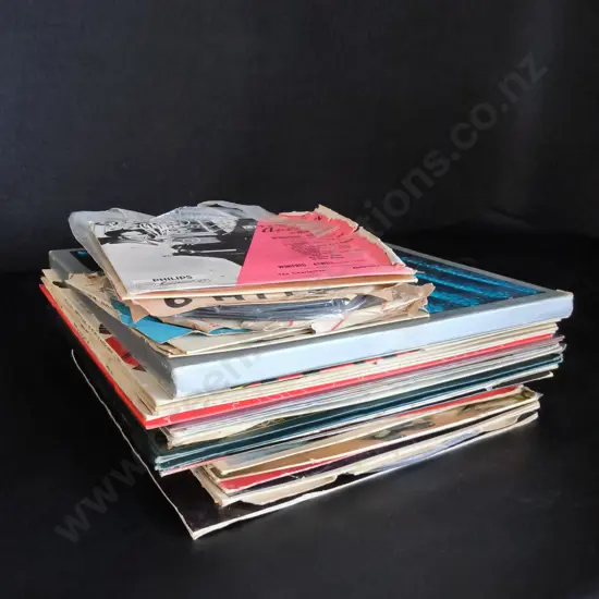 COLLECTION OF VINYL RECORDS